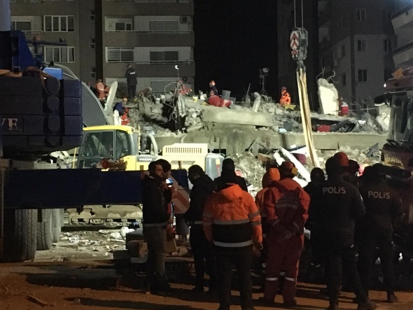 İzmir'de depremin yorulmak bilmeyen kahramanları 5