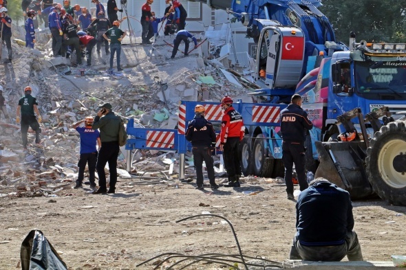 İzmir'de depremin yorulmak bilmeyen kahramanları 9