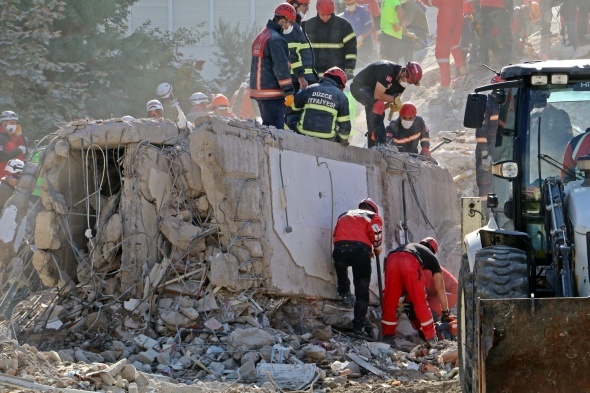 İzmir'de depremin yorulmak bilmeyen kahramanları 6