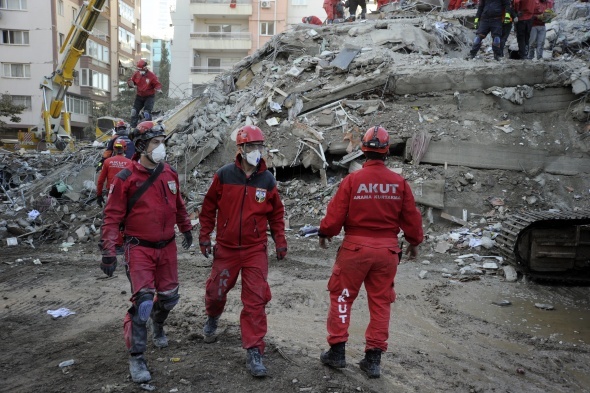 İzmir'de depremin yorulmak bilmeyen kahramanları 10