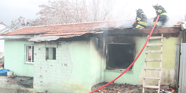 Konya’da müstakil evde yangın paniği