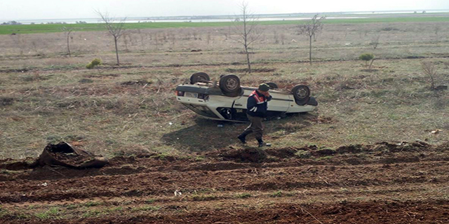 Konya’da otomobil meyve bahçesine devrildi: 5 yaralı