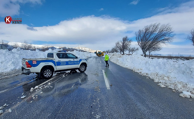 Konya’nın Kar Yağışı ve Tipi Dolayısıyla Ulaşıma Kapanan Şehirlerarası Yolları Trafiğe Açıldı