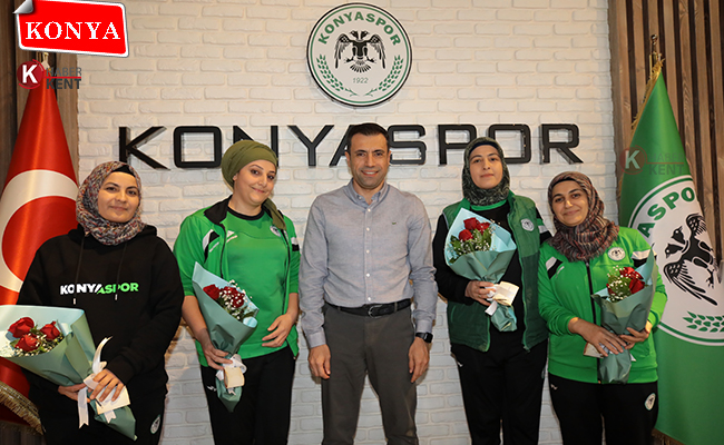 Başkan Özgökçen’den Konyaspor Tesislerinde Çalışan Kadın Personele Çiçek