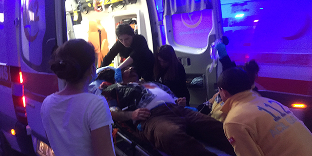 Konya’da bir genç amca ve babasını kürekle darp edip, bıçakla yaraladı