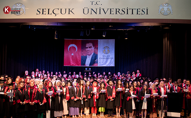 Selçuk Üniversitesi’nde Genç Hekimler Diplomalarını Aldı