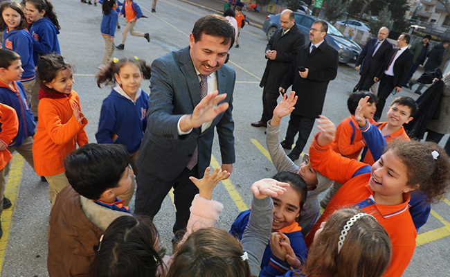 Başkan Hasan Kılca, Karatay Merkezdeki Okul Ziyaretlerini Tamamladı
