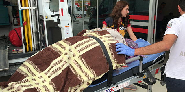 Amcasının kızı tarafından sırtından bıçaklandı