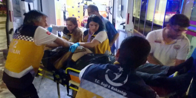 Ablasını rahatsız eden kişiyi bıçaklayarak ağır yaraladı