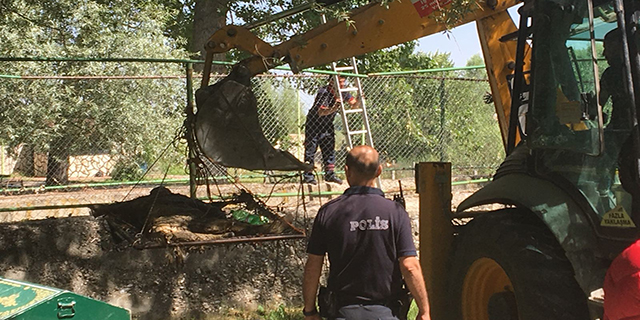 Sulama kanalında bir kolu kesilmiş kadın cesedi bulundu