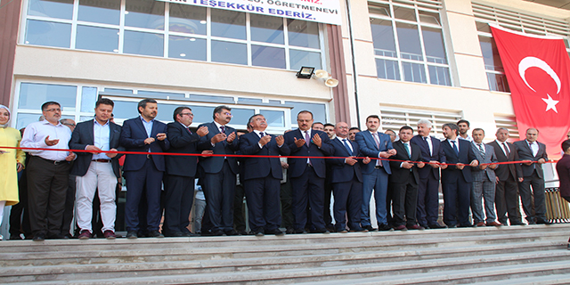 Milli Eğitim Bakanı Yılmaz açılış yaptı, temel attı