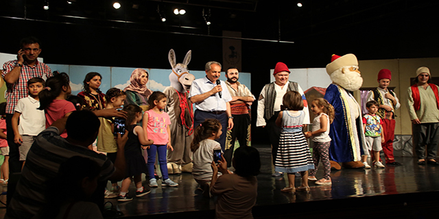 Akşehirli çocuklar Nasreddin Hoca tiyatrosuyla eğlendi