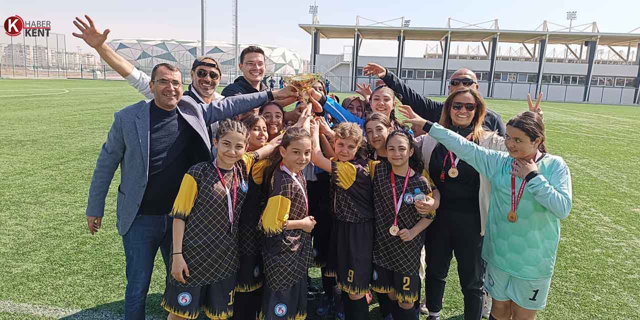 Küçük Kız-Erkek Futbol Müsabakalarında Şampiyonlar Okullar Belli Oldu