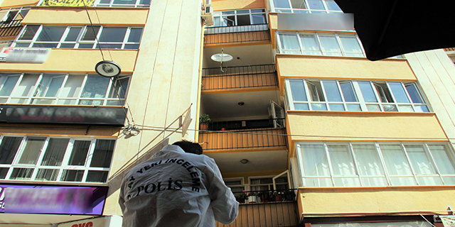 Baca temizlemek için çıktığı çatıdan düşerek ağır yaralandı