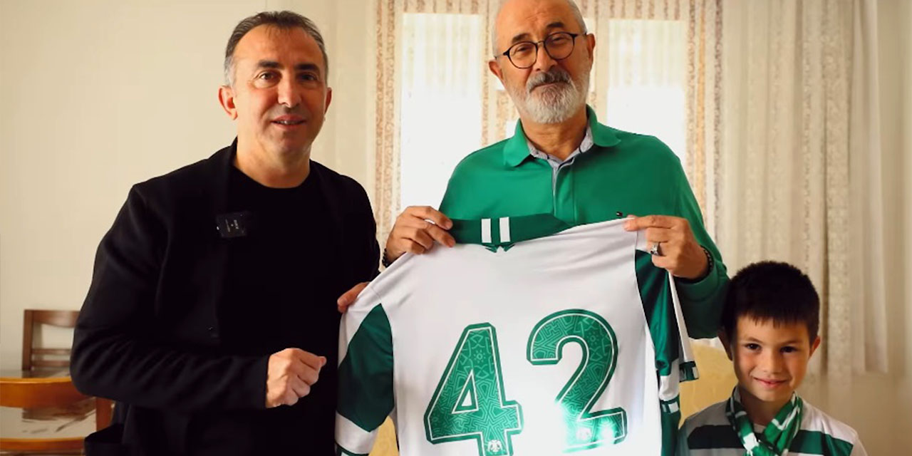 Konyaspor Teknik Direktörü, Emekli Öğretmene Sürpriz Yaptı!