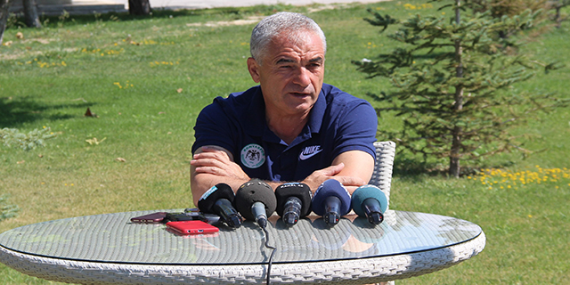 Konyaspor Teknik Direktörü Çalımbay: “Bu sene kadroyu geniş tutmak istemiyoruz”