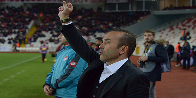 Konyaspor Teknik Direktörü Özdilek: “(Hakem) Bu hatalar takımların oyun akışlarını ve performanslarını çok net bir şekilde değiştiriyor”