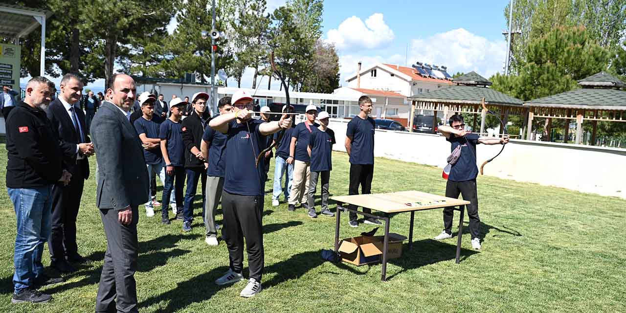 Başkan Altay, Gençlik ve Eğitim Kampı’nda Öğrencilerle Buluştu