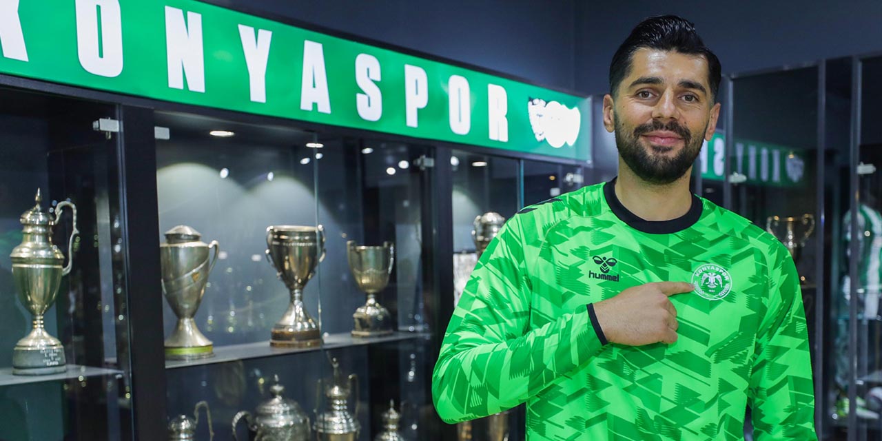 Konyaspor Kalecisi Bahadır Han Güngördü İçin İmza Töreni Düzenledi