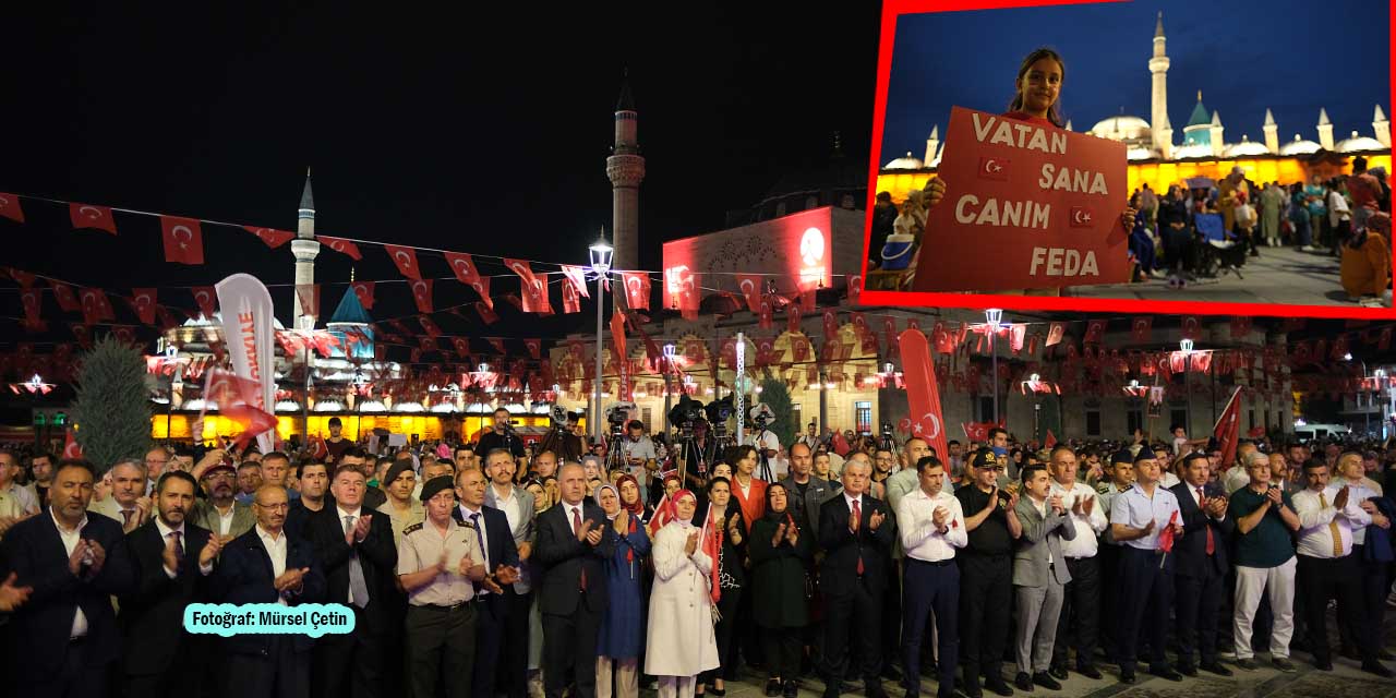 Ellerinde Türk Bayraklarıyla Mevlana Meydanı'nda Buluştular