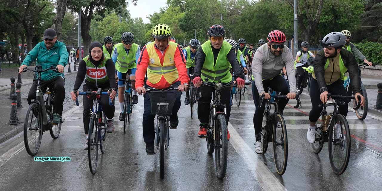 Acun: "Yollarda Bisikletliyi Fark Edin!"