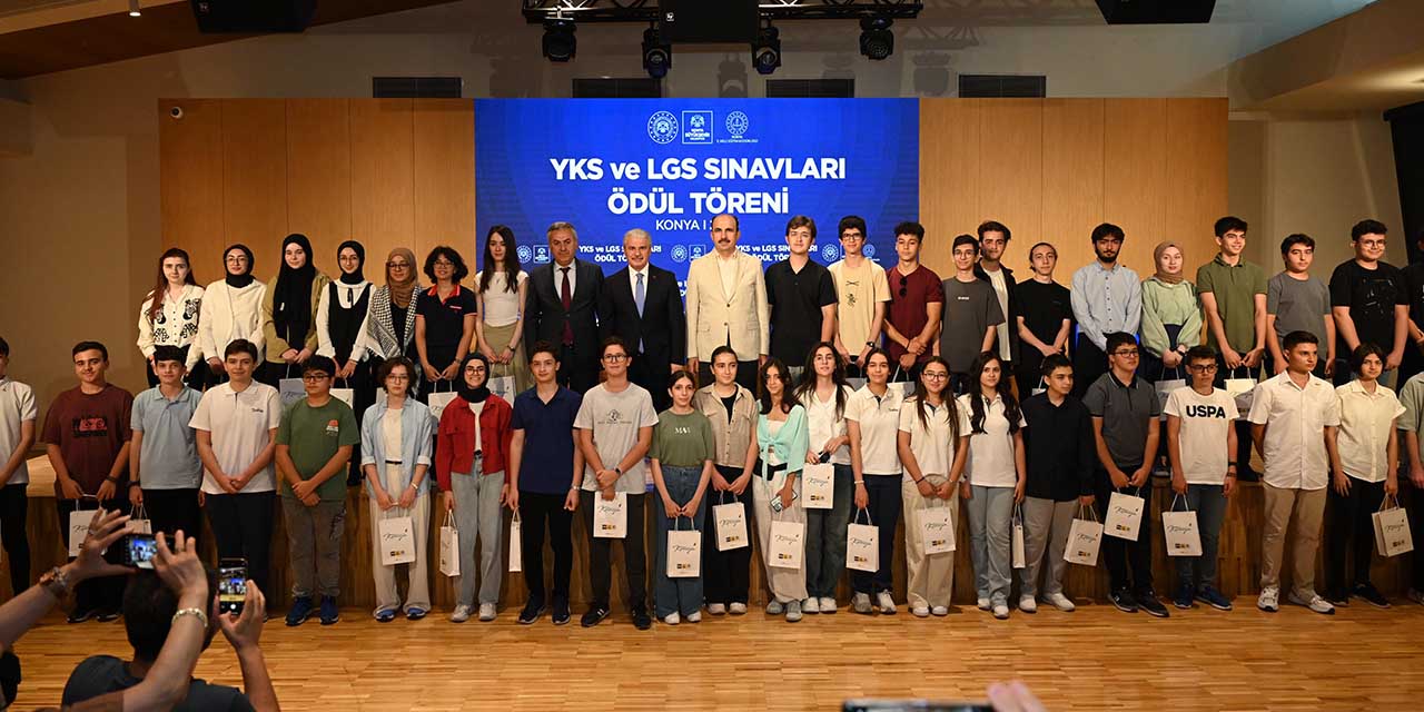 Konya’da YKS ve LGS’de Dereceye Giren Öğrenciler Ödüllendirildi