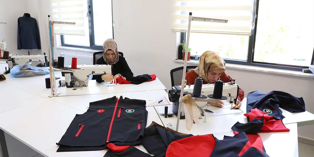 Çanakkale’de Arama-Kurtarma Ekibinin Üniformalarını Konyalı Kadınlar Dikti