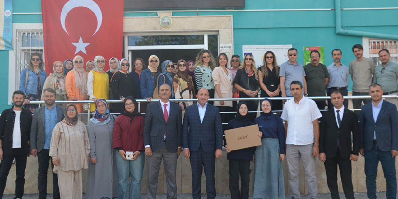 LGS’de Yüksek Puan Alarak Okullarında Dereceye Giren Şampiyon Öğrenciler Ödüllendirildi