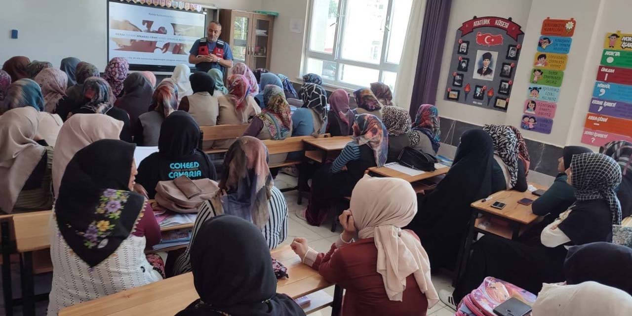 Konya Jandarması’nın, Anne ve Anne Adaylarını Bilgilendirmesi Sürüyor