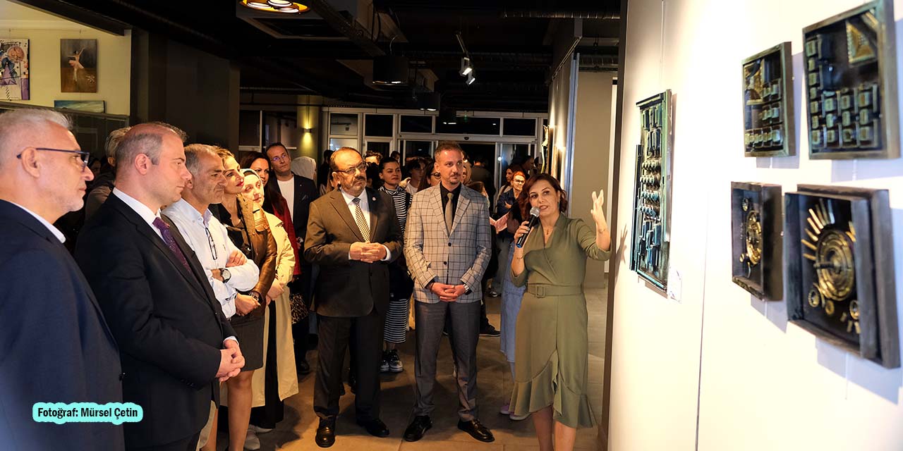 Atık Malzemeleri Sanat Eserine Dönüştürdü