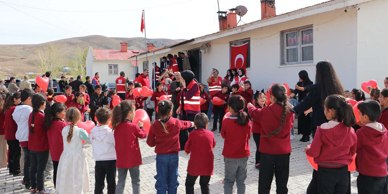 Şehit Vasiyeti Van’da Yerine Getirildi: 117 Öğrenciye Kışlık Yardımı
