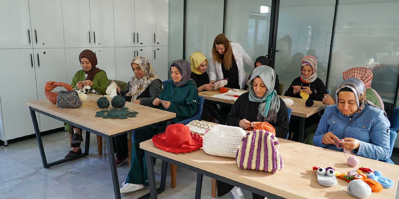 DOSD Meram’da Veliler, Çocuklarını Beklerken Öğreniyor, Üretiyor