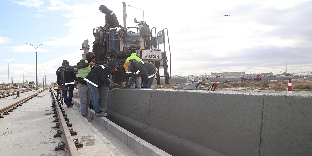 Konya Büyükşehir’den Trafiği Kapatmadan Örnek Çalışma