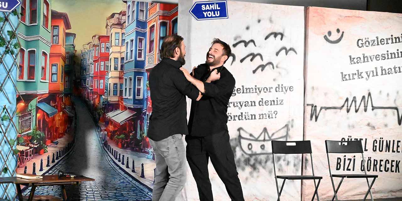 ‘Aynalar’ Adlı Tiyatro Oyunu Duygusal Anlar Yaşattı!