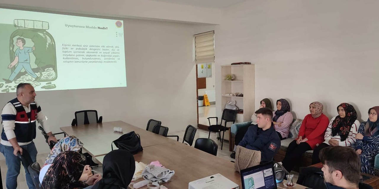 Konya’nın 3 İlçesinde ‘En İyi Narkotik Polisi Anne’ Bilgilendirmesi