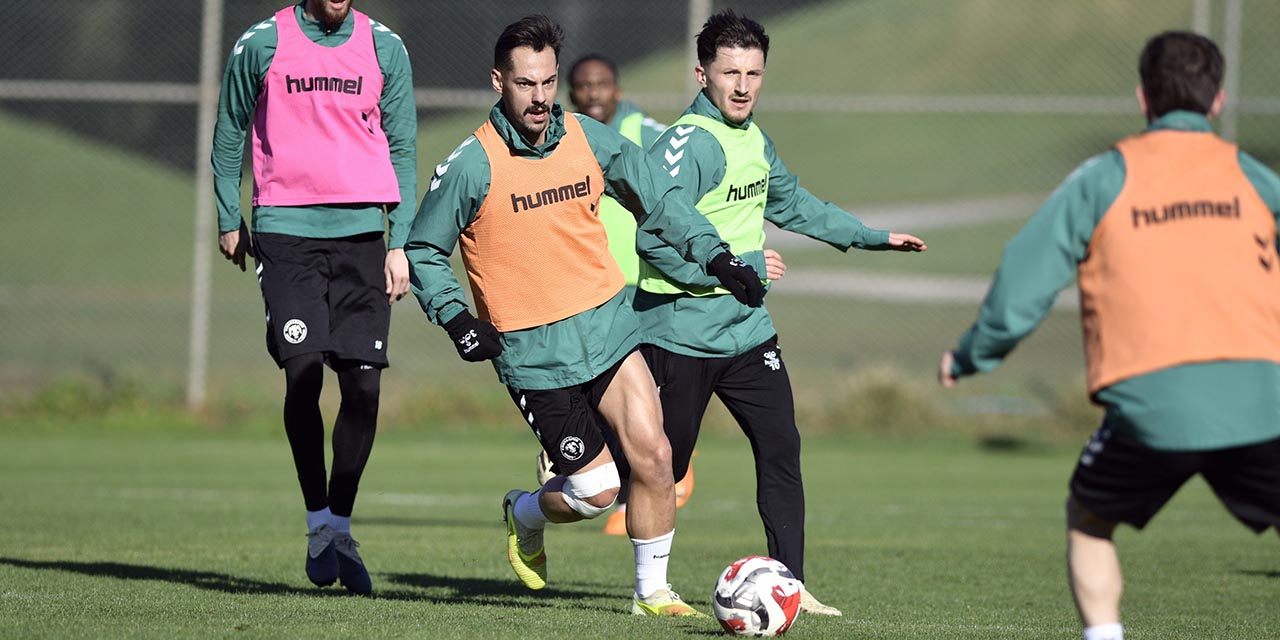 Konyaspor Günü Çift Antrenmanla Tamamladı