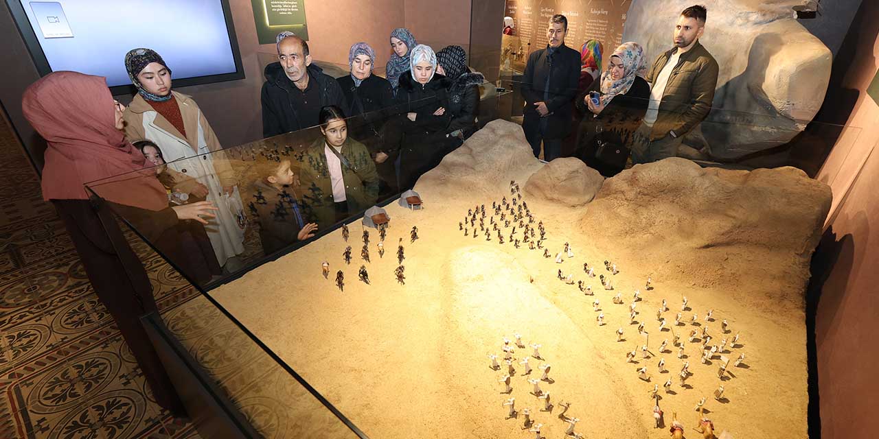 Konya Büyükşehir’in Siyer Sergisi Duygu Dolu Anlar Yaşatıyor!