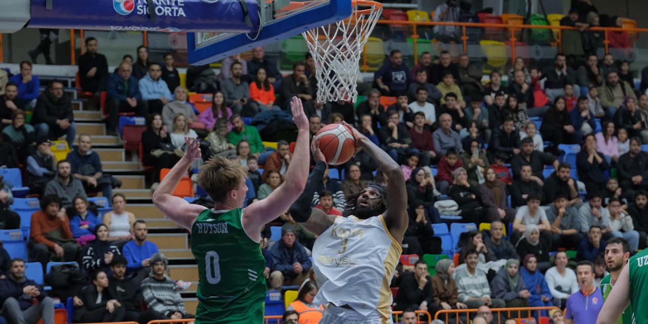 Konya Büyükşehir Zirve Takibini Sürdürdü