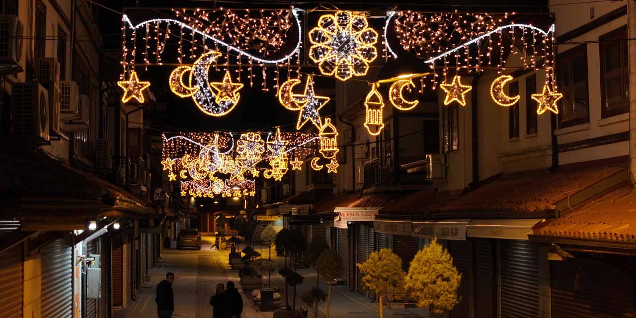 Konya 11 Ayın Sultanı Ramazan’a Özel Işıklarla Donatıldı