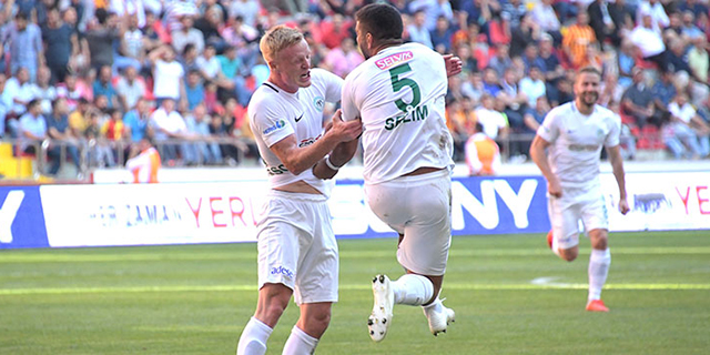 Konyasporlu oyuncu Jonsson: “Mücadele anlamındaki çıkışımızı devam ettirdiğimiz için mutluyuz”