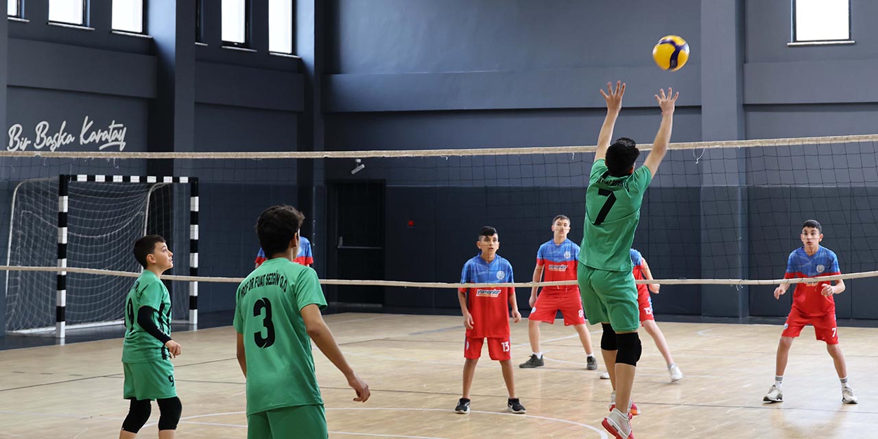 Karatay’da Ortaokullar Arası Kardeşlik ve Dostluk Turnuvası Başladı