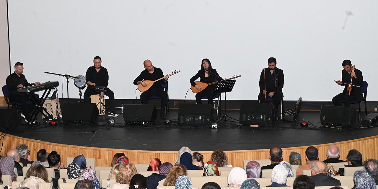 Seydişehir’de Türk Halk Müziği Konserine Yoğun İlgi