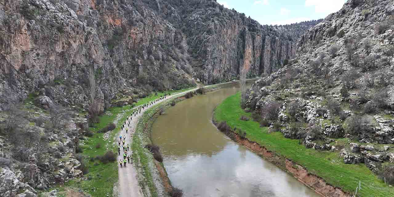 Bisikletseverler Mavi Boğaz Kanyonu’nda Pedal Çevirerek Doğanın Keyfini Çıkardı