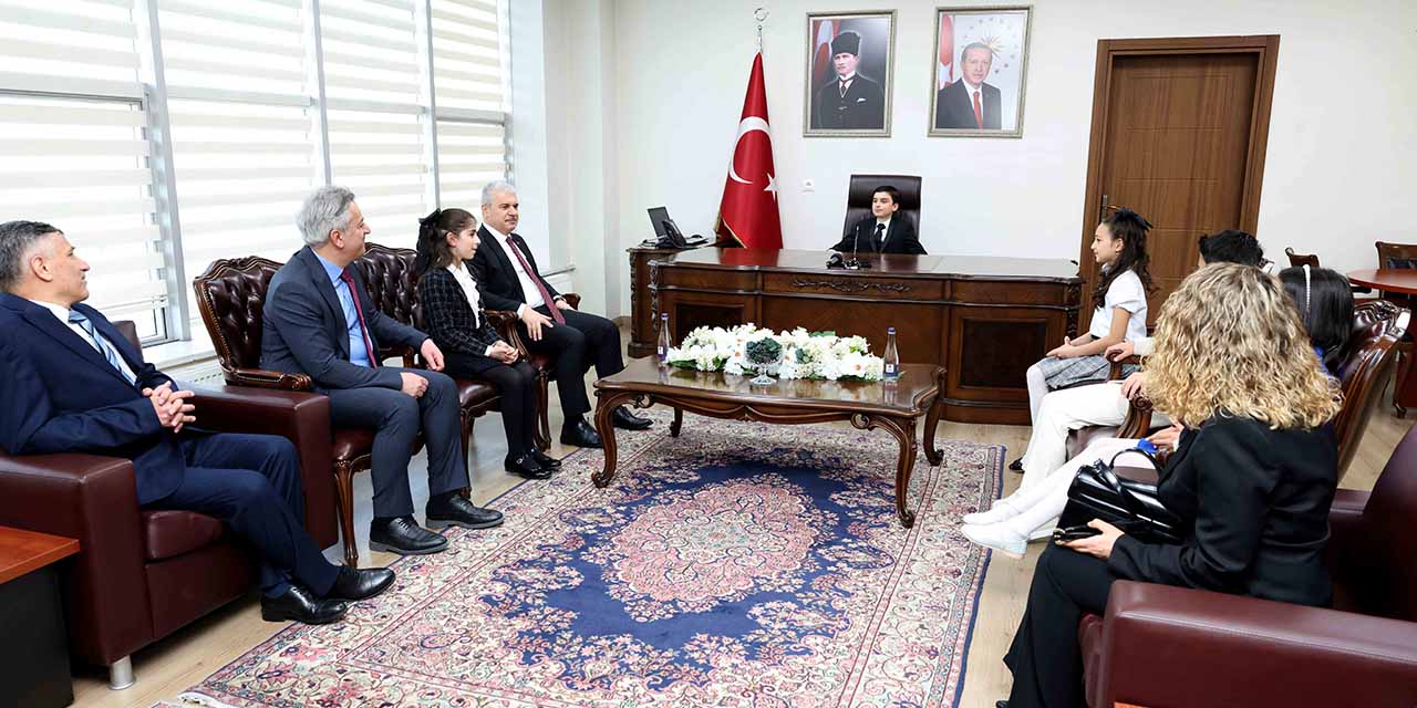 Konya Valisi Akın, Makam Koltuğunu Temsili Olarak Öğrencilere Devretti!