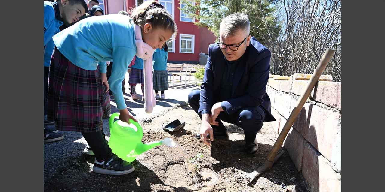 Seydişehir’de Belediyeden Okul Bahçelerine Gül