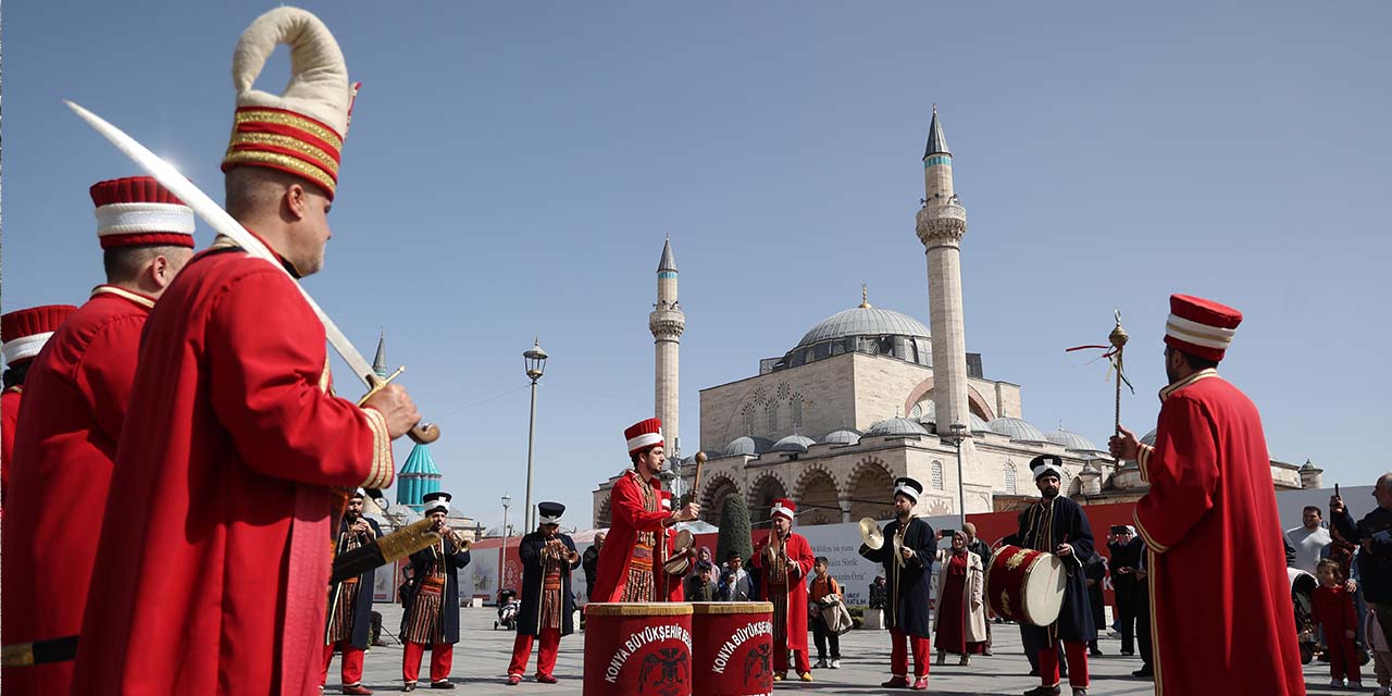 Konya Meydanlarında Mehter Coşkusu Sürüyor