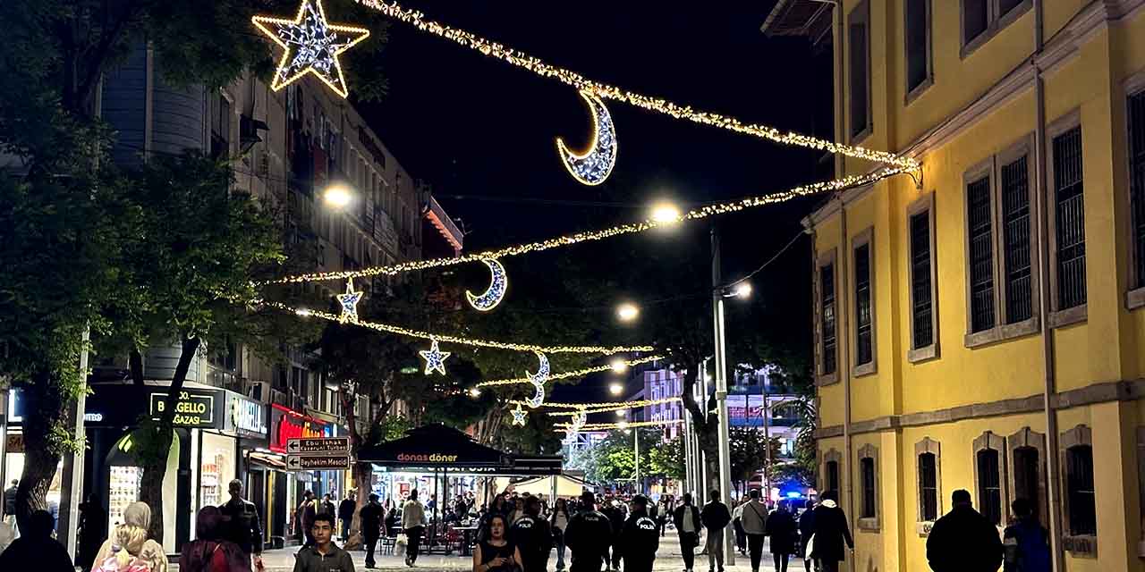 Konya’da Bayram Işıklandırması Yapıldı