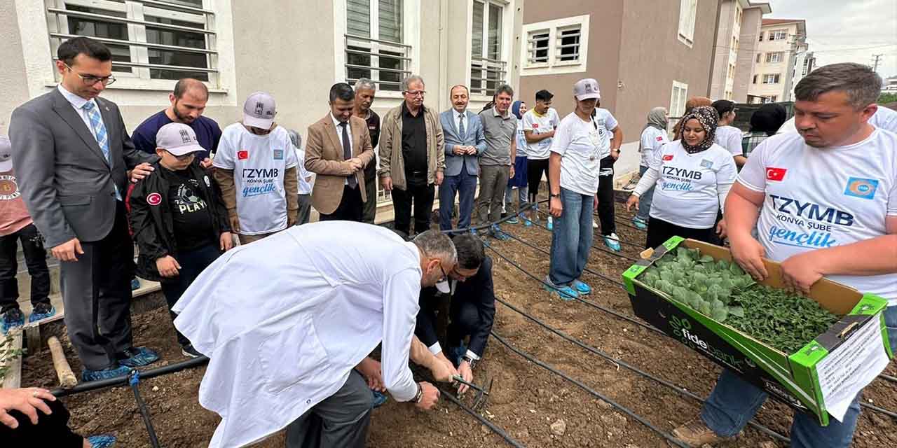 Toprakla Buluşan Eller Mutluluğa Yeşerdi