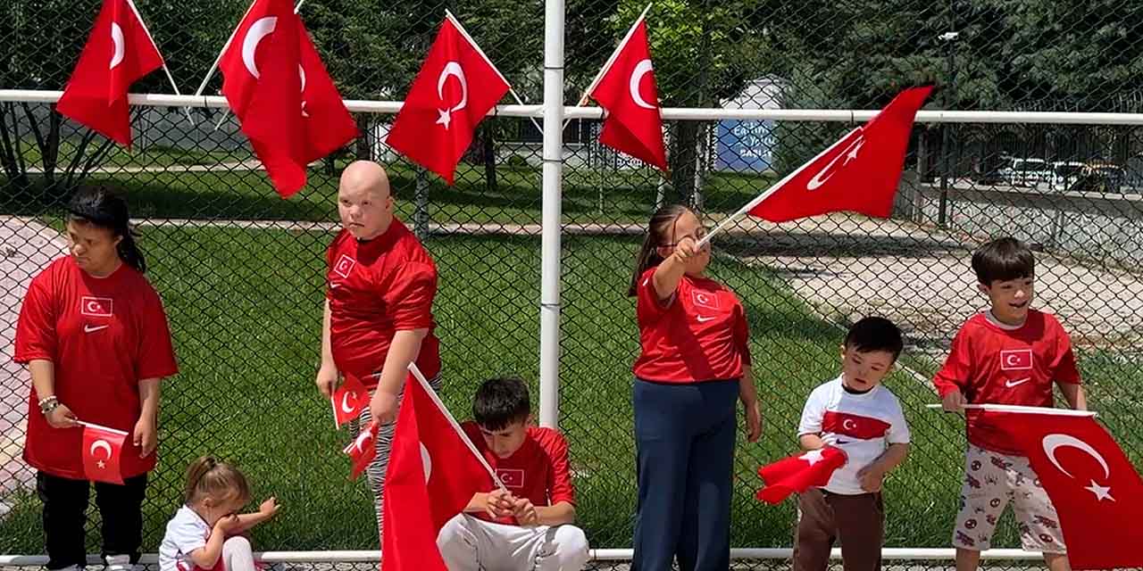 DOSD Meram'ın Özel Yüreklerinden Milli Takım'a Anlamlı Destek