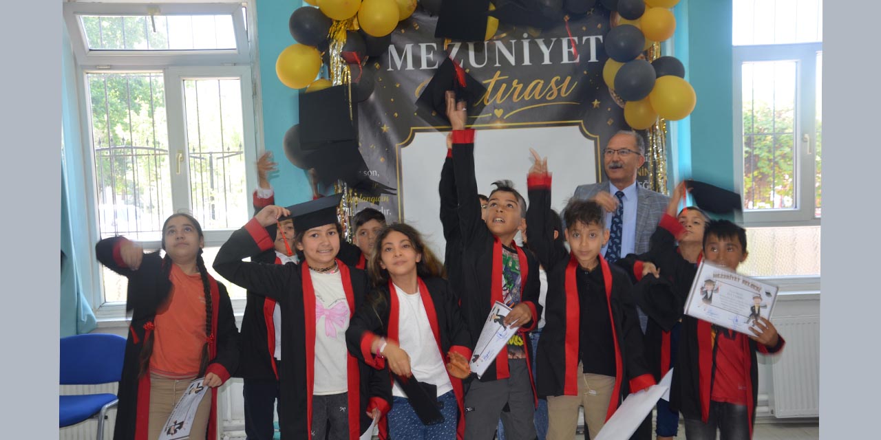 Asırlık Eğitim Çınarı İlkokul 99’uncu Mezunlarını Verdi